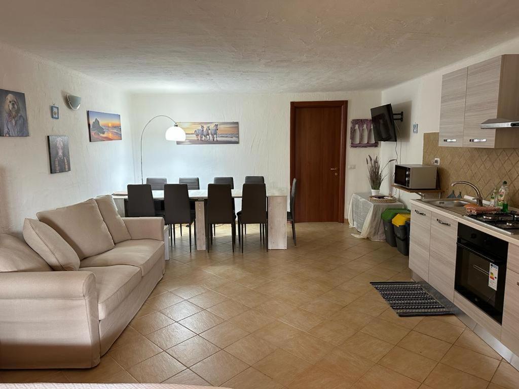 Lightblue-Celeste Central Apartment In Porto Rotondo Kültér fotó
